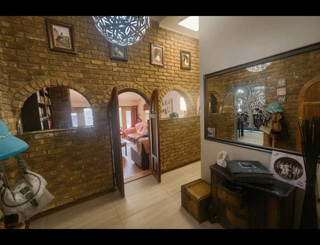 5 BEDROOM HOUSE FOR SALE IN WATERKLOOF GLEN